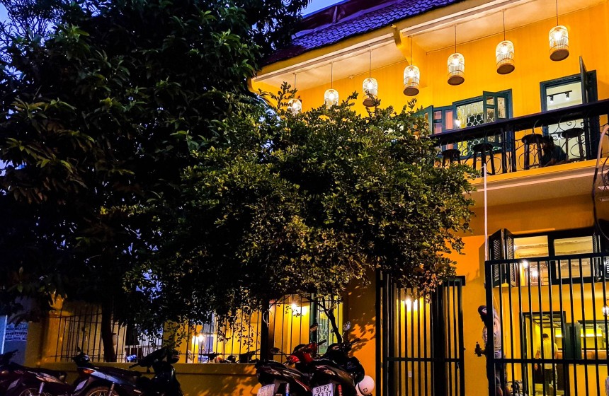 A Priori Coffee House - Nội thất Vintage hoài cổ trong không gian cafe đậm chất Hội An 
