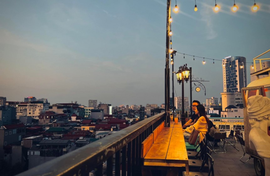 Chinh Phục Mô Hình Cafe Sân Thượng Thu Hút Khách Hàng